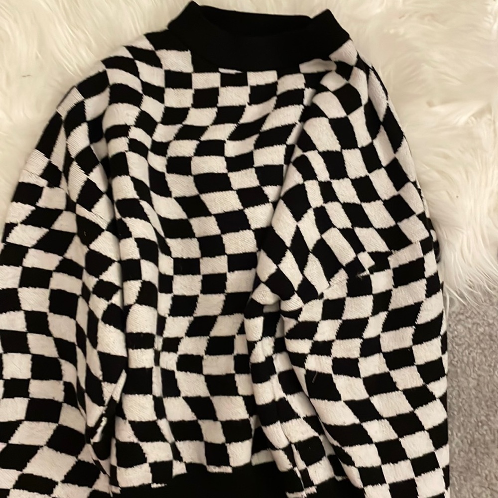 Black and white forever 21 sweater